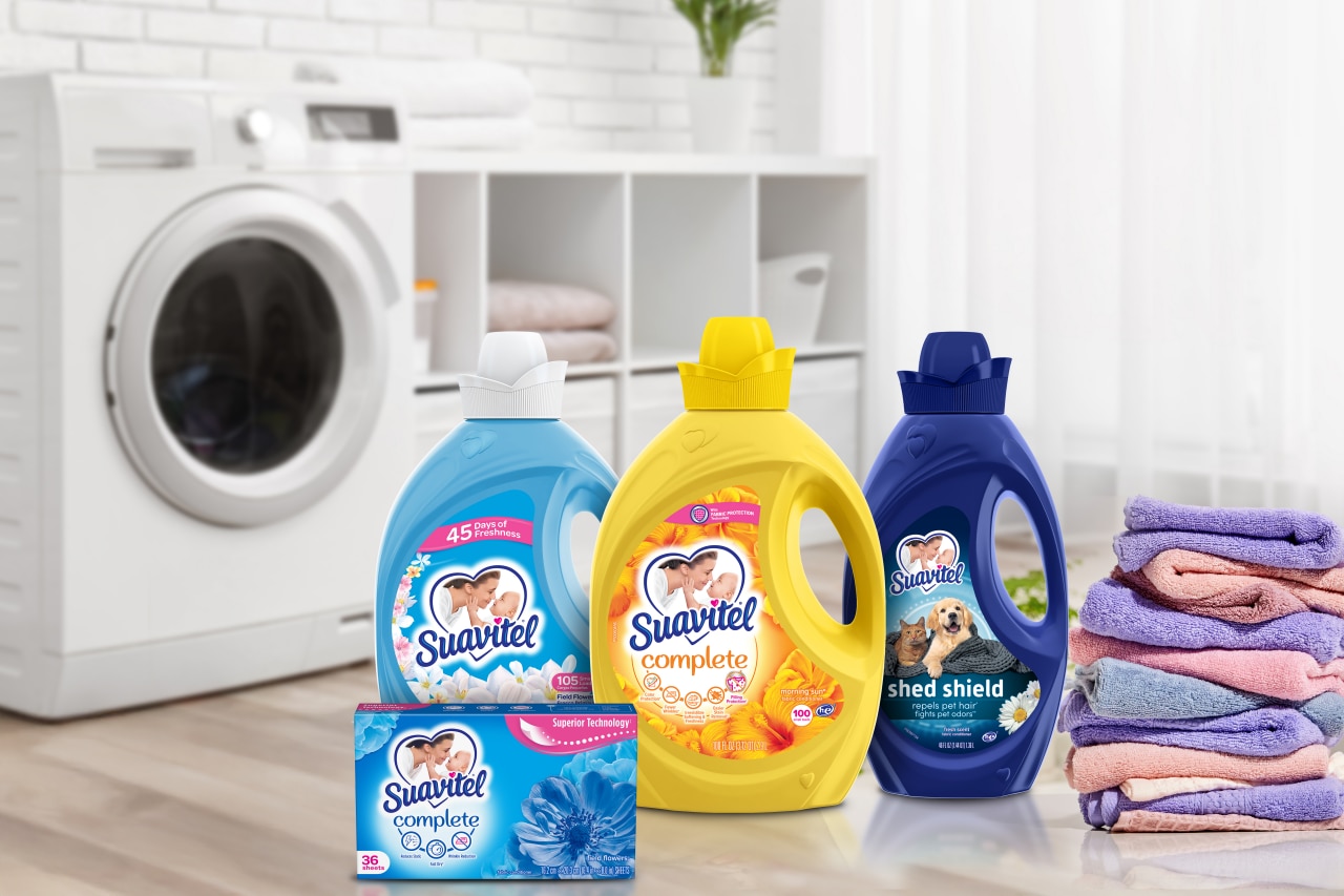 Laundry with Suavitel products in the bathroom
